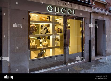 buy gucci in italy